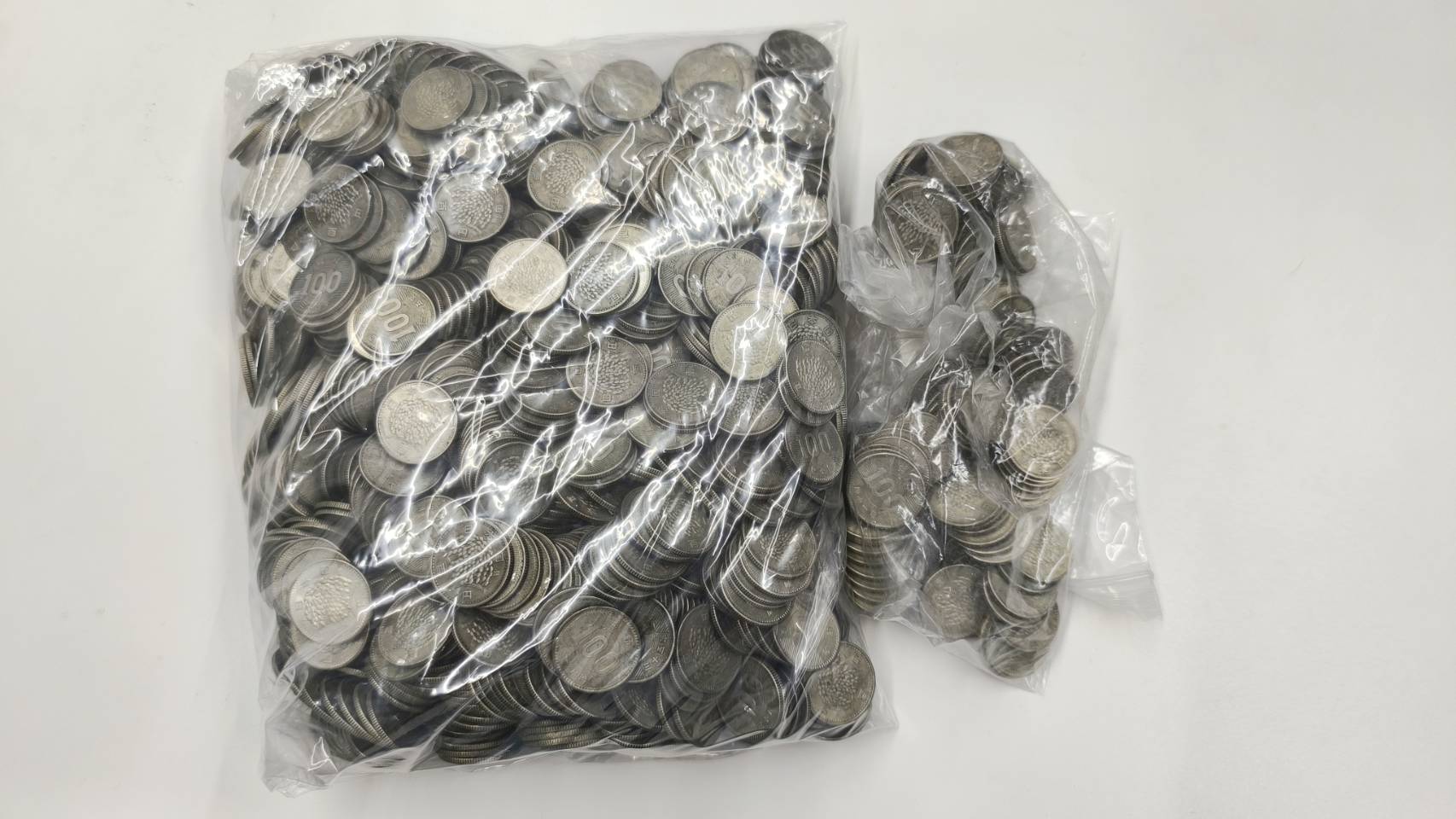 古銭買取実績】 2025年8月4日 100円銀貨 1100枚 - トレジャーループ